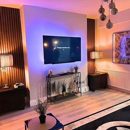 *Luxury 9Ine Lush Jacuzzi Apartment & Balcony* Birmingham Eksteriør bilde