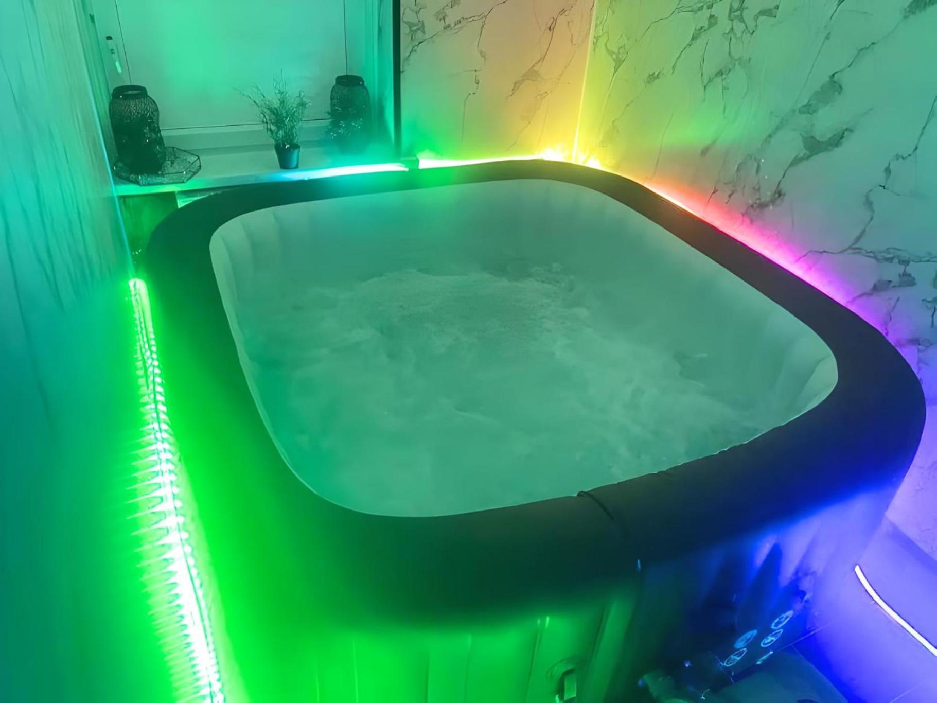 *Luxury 9Ine Lush Jacuzzi Apartment & Balcony* Birmingham Eksteriør bilde