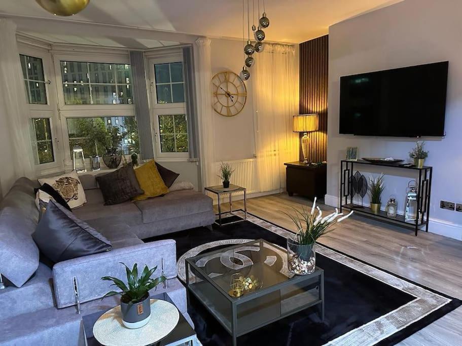 *Luxury 9Ine Lush Jacuzzi Apartment & Balcony* Birmingham Eksteriør bilde