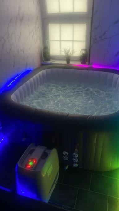 *Luxury 9Ine Lush Jacuzzi Apartment & Balcony* Birmingham Eksteriør bilde