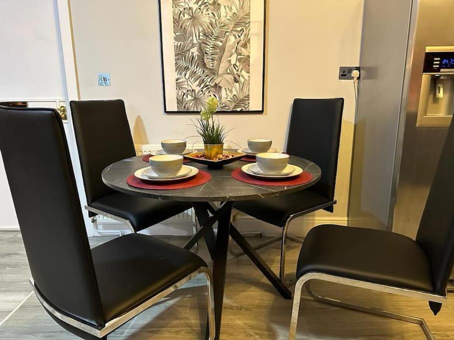 *Luxury 9Ine Lush Jacuzzi Apartment & Balcony* Birmingham Eksteriør bilde