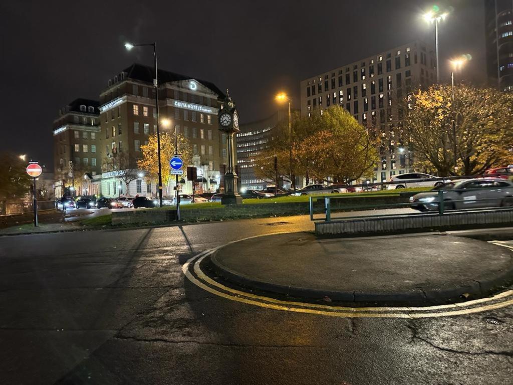 *Luxury 9Ine Lush Jacuzzi Apartment & Balcony* Birmingham Eksteriør bilde