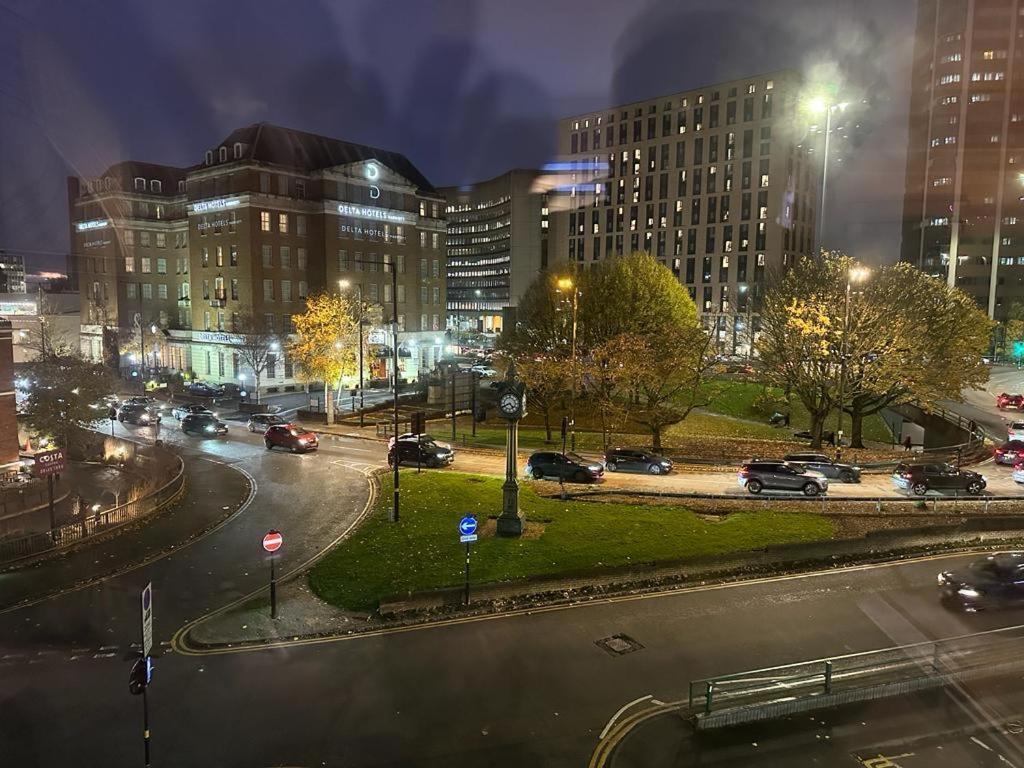 *Luxury 9Ine Lush Jacuzzi Apartment & Balcony* Birmingham Eksteriør bilde